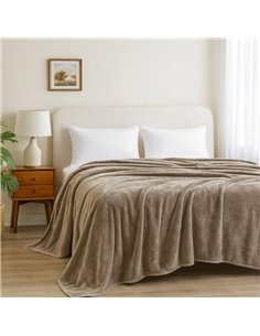 Κουβέρτα υπέρδιπλη μπεζ βελουτέ από 100% polyester 220x240εκ.