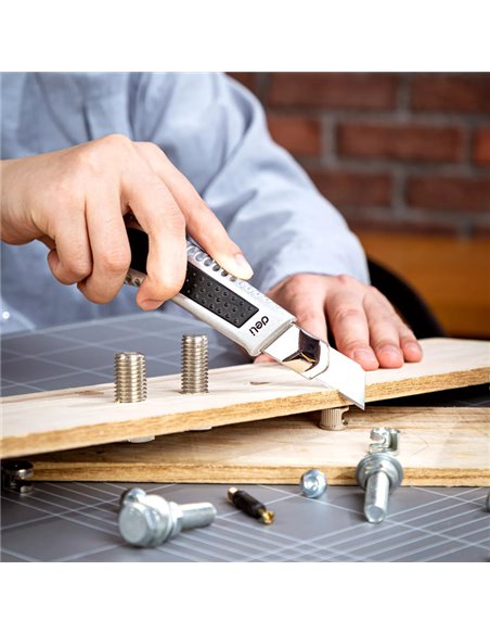 DELI μεταλλικό κοπίδι με ασφάλεια DL4255, 18mm, ασημί